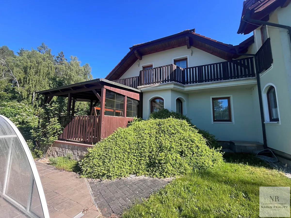 Prodej rodinného domu 362 m², pozemek 770 m²